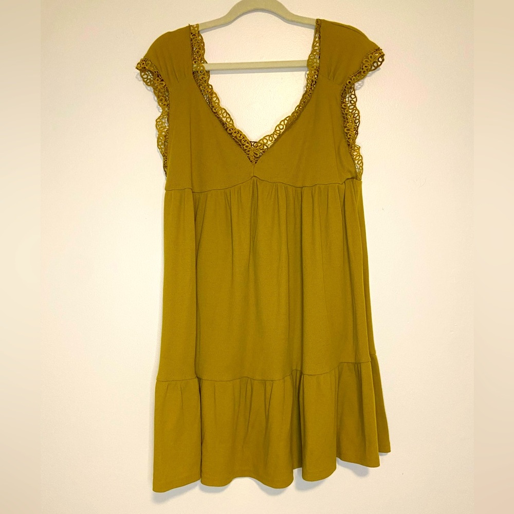 Women’s UMGEE Dress with Lace Trim Size M